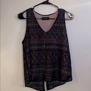 fab’rik top with split back